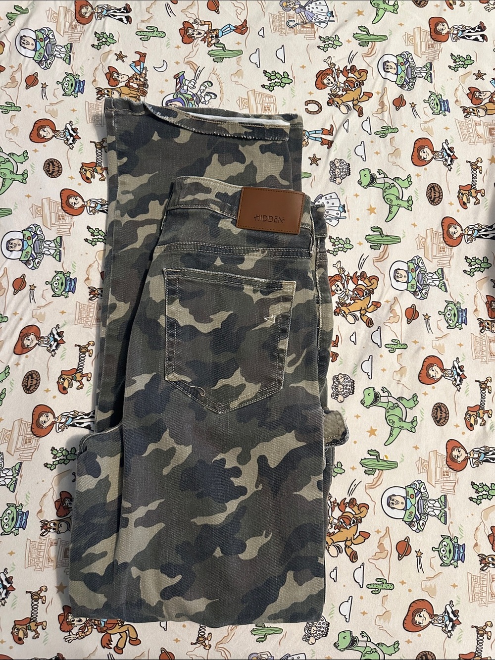 Women Camo Utility Jeans in Olive/Gray